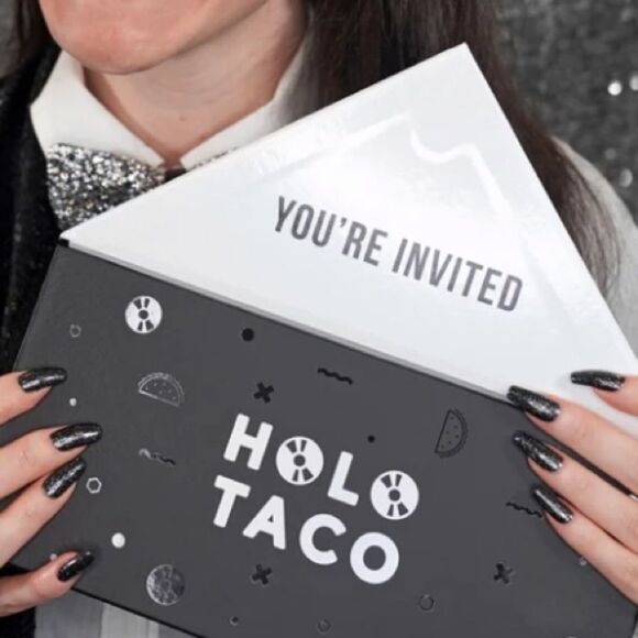 HOLO TACO 3RD ANNIVERSARY GALA COLLECTION: 4 nail polish and 1 topper - Picture 5 of 12